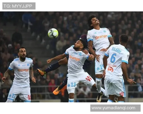 足球明星泪眼中的荣耀与遗憾:伤感背后的拼搏与坚持 足球明星泪眼中的荣耀与遗憾:伤感背后的拼搏与坚持